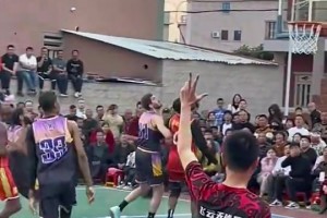 这是哪里的村赛请了这么多黑人？