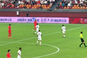 现场球迷：我捕捉到了韦世豪暴怒的原因，对面20号太坏了！